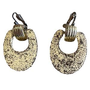 Vintage 80s Cream Gold Tone Speckled Clip On Earrings Chunky Door Knocker Retro